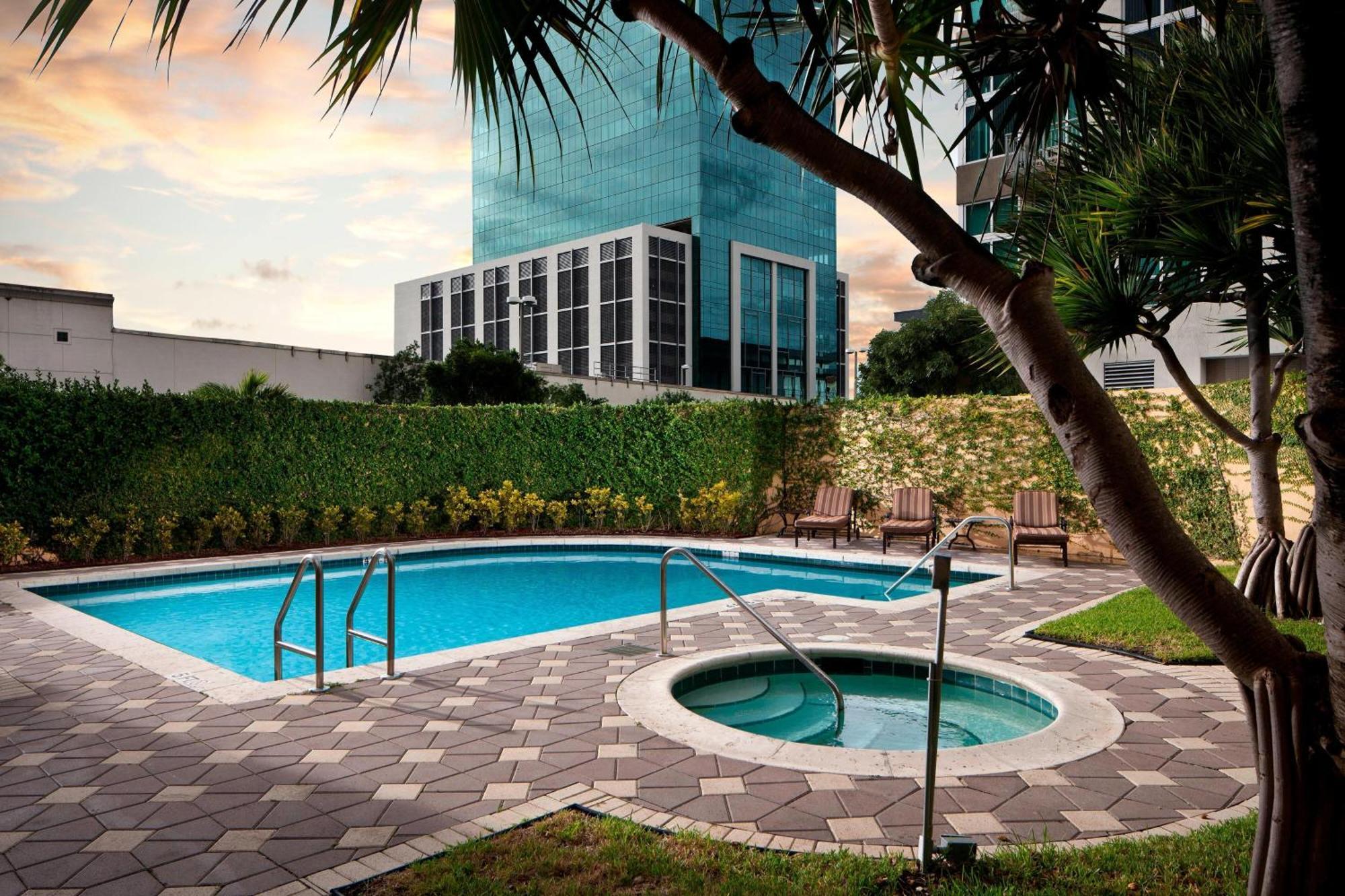 Hotel Courtyard Miami Dadeland Glenvar Heights Exterior foto