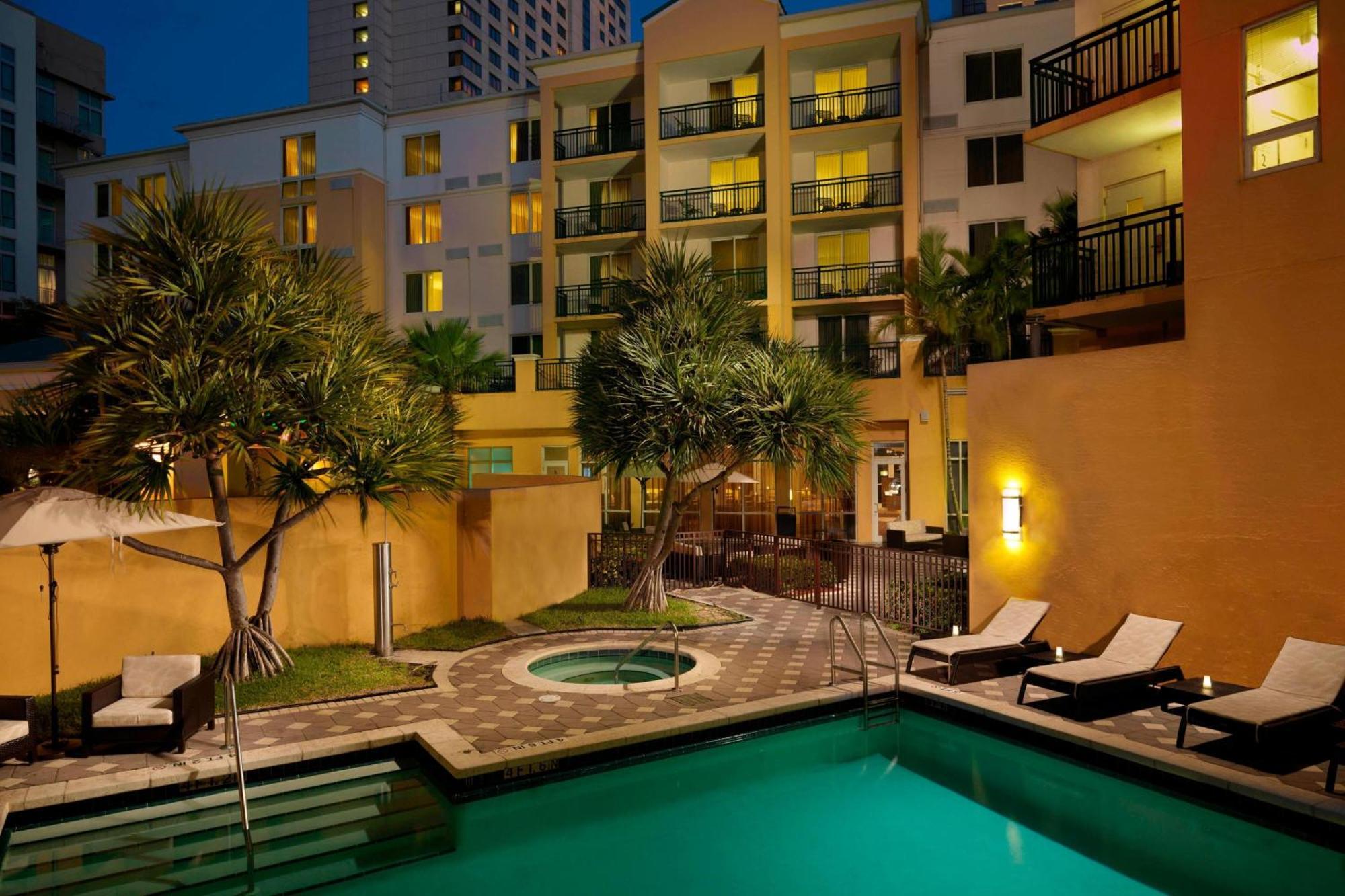 Hotel Courtyard Miami Dadeland Glenvar Heights Exterior foto